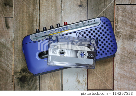 Radio cassette and cassette tape 114297538