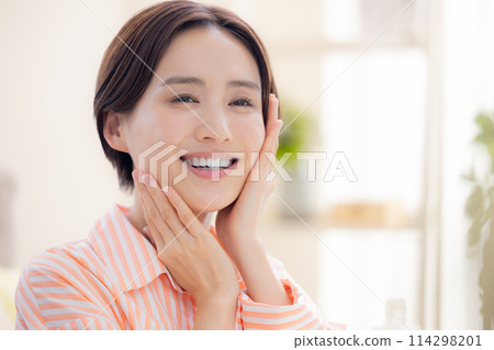 Beauty image female portrait Beauty image female portrait 114298201