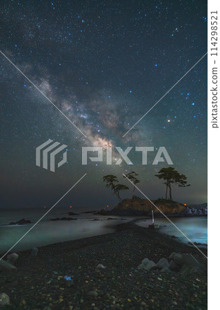 The Milky Way over the coast, Oisesaki, Kesennuma City The Milky Way over the coast, Oisesaki, Kesennuma City 114298521