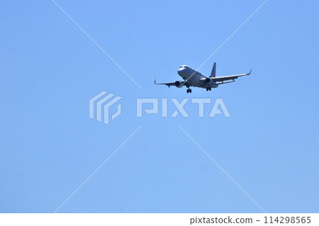 大阪國際機場JAL飛機降落準備就緒森ji川ji 大阪國際機場JAL飛機降落準備就緒森ji川ji 114298565