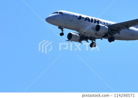 大阪國際機場JAL飛機降落準備就緒森ji川ji 大阪國際機場JAL飛機降落準備就緒森ji川ji 114298571