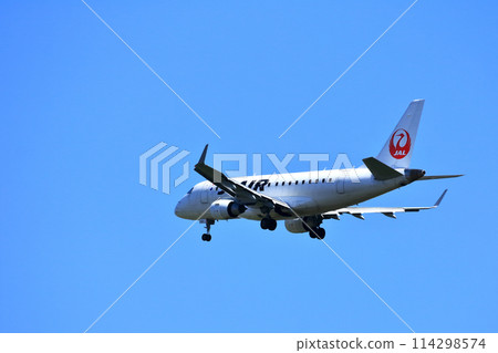 大阪國際機場JAL飛機降落準備就緒森ji川ji 大阪國際機場JAL飛機降落準備就緒森ji川ji 114298574
