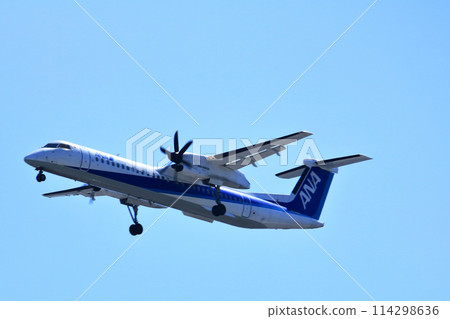 大阪國際機場 ANA 龐巴迪 DHC8-Q400 螺旋槳飛機著陸準備就緒川尻千里 大阪國際機場 ANA 龐巴迪 DHC8-Q400 螺旋槳飛機著陸準備就緒川尻千里 114298636