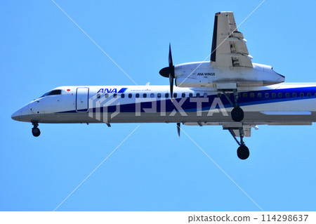 大阪國際機場 ANA 龐巴迪 DHC8-Q400 螺旋槳飛機著陸準備就緒川尻千里 大阪國際機場 ANA 龐巴迪 DHC8-Q400 螺旋槳飛機著陸準備就緒川尻千里 114298637
