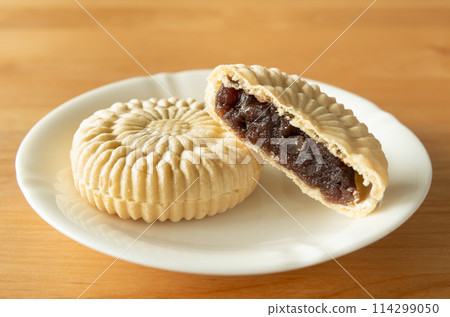 Wagashi (traditional Japanese sweets) filled with red bean paste Wagashi (traditional Japanese sweets) filled with red bean paste 114299050
