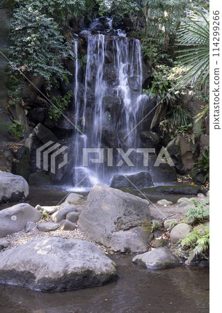 Amidst the hustle and bustle of the city, a waterfall that has been quietly flowing since the Edo period: Nanushi Falls, Kita Ward, Oji Amidst the hustle and bustle of the city, a waterfall that has been quietly flowing since the Edo period: Nanushi Falls, Kita Ward, Oji 114299266