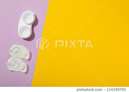 Contact lenses for eyes with a container for their storage Contact lenses for eyes with a container for their storage 114299705