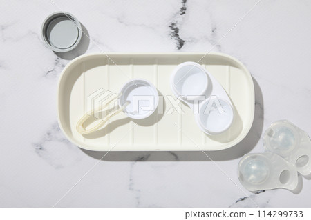 Contact lenses for eyes with a container for their storage 114299733