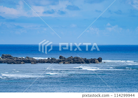 沖繩縣宮古島市海島天堂暑假早晨雲彩帕納裡礁石平安名崎燈塔珊瑚礁東平安名崎 114299944