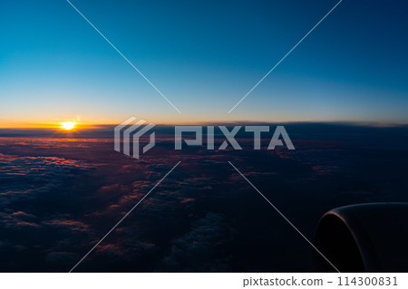 飛行中度假村引擎觀光旅行飛機海翼座椅入境窗口日出日落 114300831