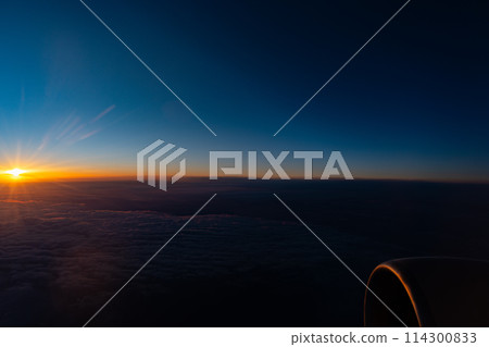 飛行中度假村引擎觀光旅行飛機海翼座椅入境窗口日出日落 114300833