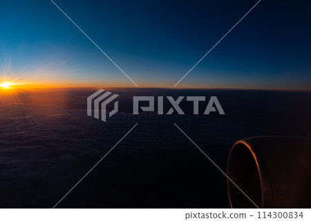 飛行中度假村引擎觀光旅行飛機海翼座椅入境窗口日出日落 114300834