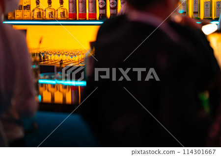 bartender bar shaker alcohol whiskey gin glass bar counter bartender bar shaker alcohol whiskey gin glass bar counter 114301667