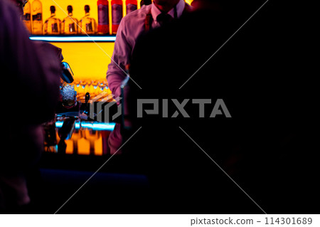 bartender bar shaker alcohol whiskey gin glass bar counter bartender bar shaker alcohol whiskey gin glass bar counter 114301689