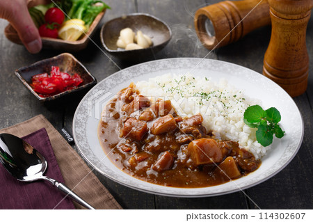Curry rice with plenty of vegetables Curry rice with plenty of vegetables 114302607