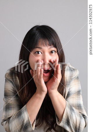30s Asian woman 30s Asian woman 114302975