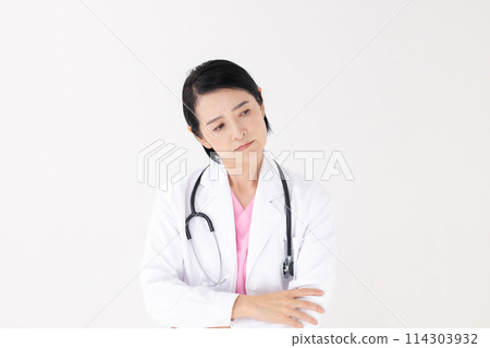 Middle-aged woman, white coat, worries 114303932