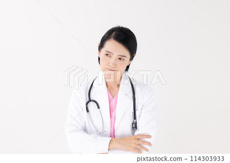 Middle-aged woman, white coat, worries 114303933
