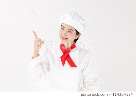 中年婦女，煮飯的衣服，指著 114304154
