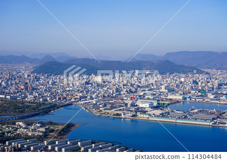 從屋島三條石獅嶺岩展望台(香川縣高松市)眺望瀨戶的絕美全景 從屋島三條石獅嶺岩展望台(香川縣高松市)眺望瀨戶的絕美全景 114304484