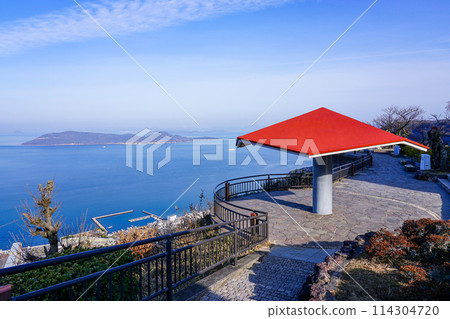 A magnificent panorama of the Seto Inland Sea from the Shishi no Reigan Observatory on Mount Yashima (Takamatsu City, Kagawa Prefecture) 114304720