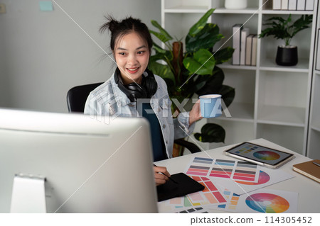 UX designer. Work on creative applications. Man with a palette in his hands. Designer applies the primary colors to the monitors. Development of a training application. Designer is a freelancer 114305452