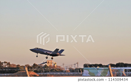 F-35A在福岡縣航空自衛隊築城基地進行日美聯合訓練 114309434