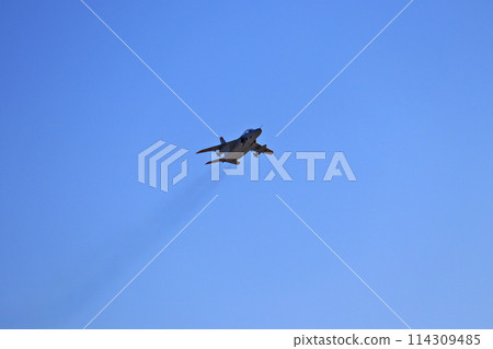 A T-4 taking part in joint U.S.-Japan training at the Japan Air Self-Defense Force Tsuiki Base in Fukuoka Prefecture. 114309485