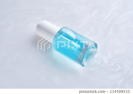 Bottles of serum with a dropper in liquid with pearl tints. Bottles of serum with a dropper in liquid with pearl tints. 114309533