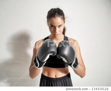 女子拳擊手 114310128