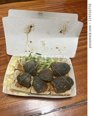 拍攝台灣特色美食皮蛋臭豆腐 114310758