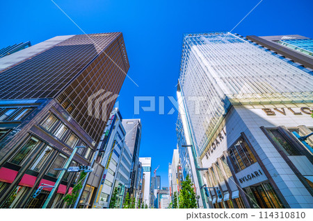 日本東京城市景觀-銀座2丁目周圍的建築物景觀= 5月5日(步行者天堂實施日) 日本東京城市景觀-銀座2丁目周圍的建築物景觀= 5月5日(步行者天堂實施日) 114310810