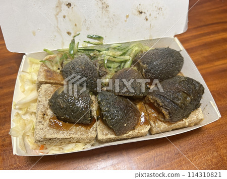 拍攝台灣特色小吃皮蛋臭豆腐 114310821