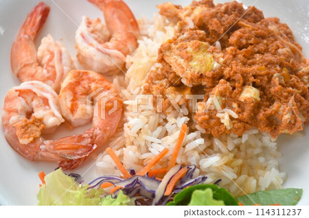 fried shrimp garlic and egg omelet with rice couple salad on plate dipping spicy chili sauce cup 114311237