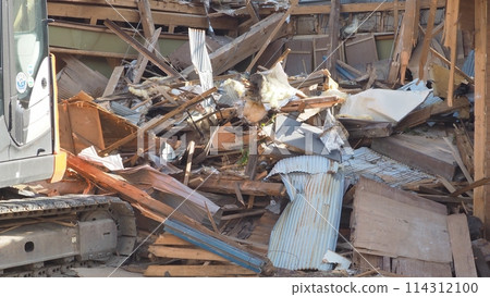 Demolition site of a private house 114312100