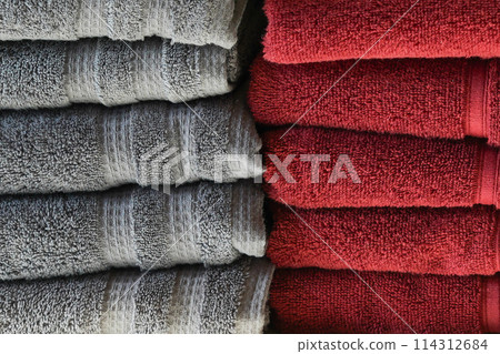 Bath towels display on the shelf in shop Bath towels display on the shelf in shop 114312684