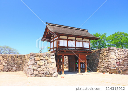 Scenery of the tower gate north of Matsushiro Castle, Nagano City, Nagano Prefecture 114312912