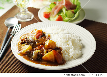 Curry rice and prosciutto salad 114314453