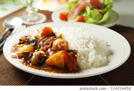 Curry rice and prosciutto salad 114314458