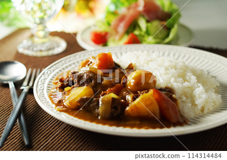 Curry rice and prosciutto salad 114314484