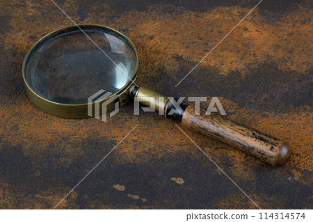 Vintage magnifying glass on metal rusty background, 114314574