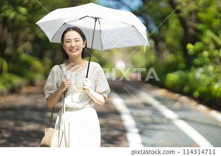 A young woman holding a parasol 114314711