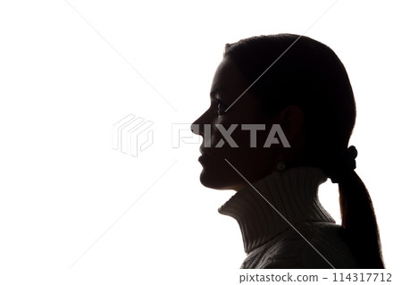 Young woman look ahead - horizontal silhouette Young woman look ahead - horizontal silhouette 114317712