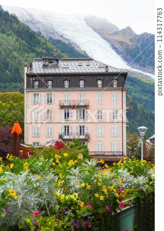 Houses, flowers in center of Chamonix, France 114317763