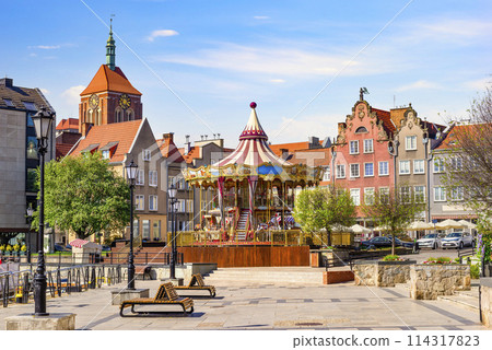 Square with carousel 114317823