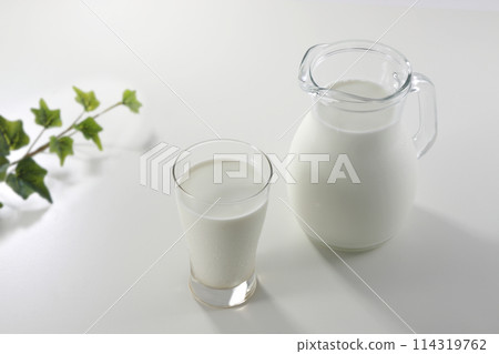 Milk milk 114319762