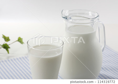 Milk milk 114319772
