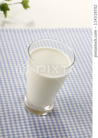 Milk milk 114319782
