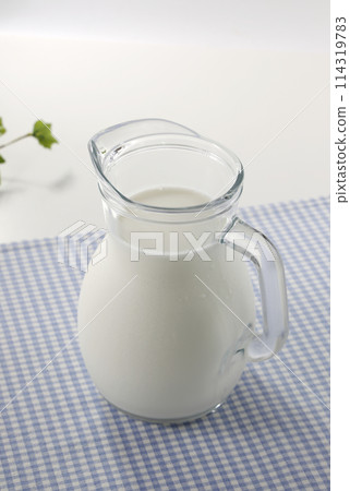 Milk milk 114319783