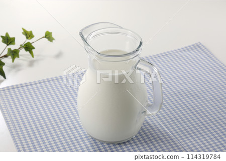 Milk milk 114319784